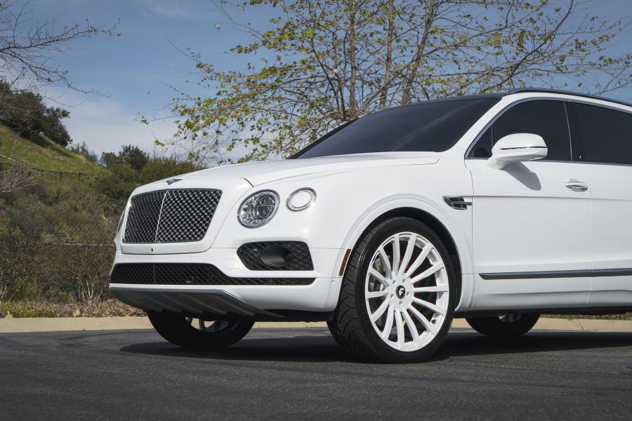 Детали экстерьера Bentley Bentayga on Forgiato Wheels (Piatto-M) 2018 года  (фото 2 из 6)